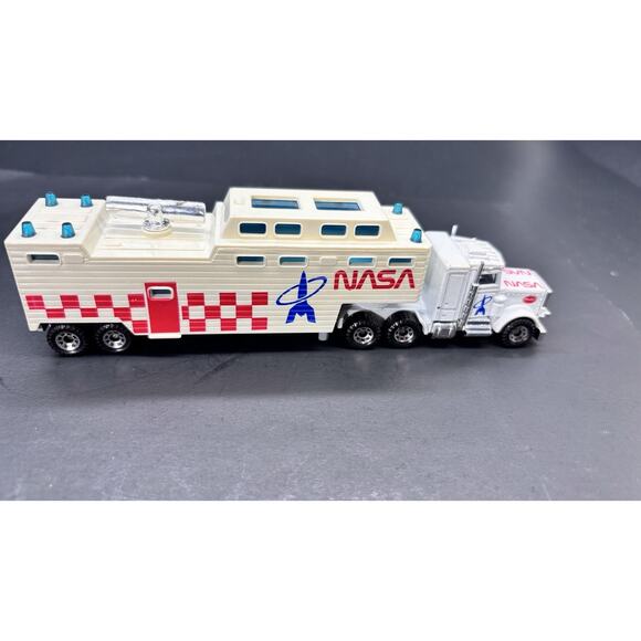 Vintage HO Scale 1/87 Matchbox Peterbilt 1980s NASA Semi Truck Trailer Transport - Picture 6 of 16